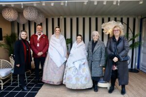 Inauguración del Saloncito fallero en la Plaza del Ayuntamiento